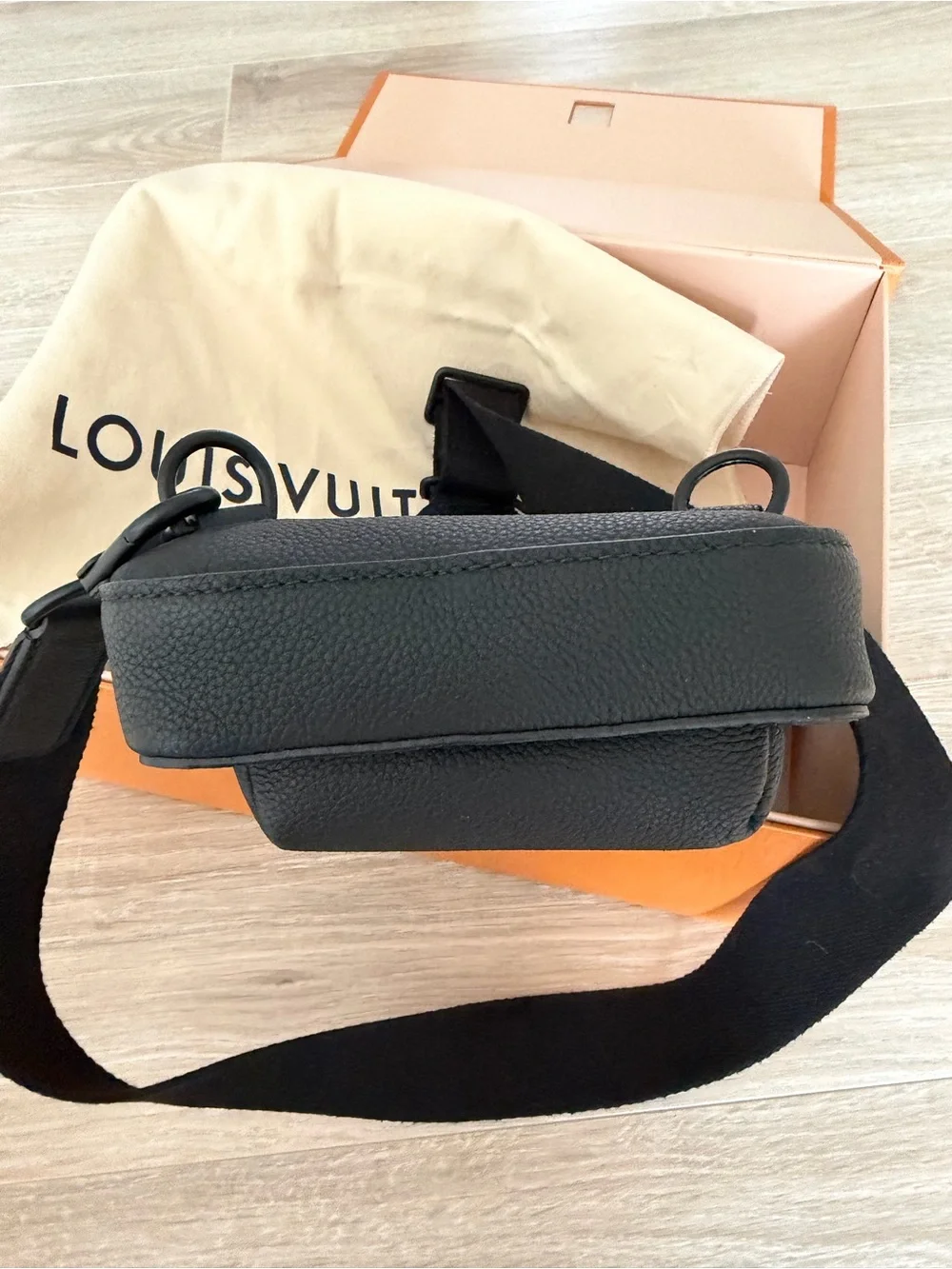 Louis Vuitton Avenue Slingbag PM - opened but never used